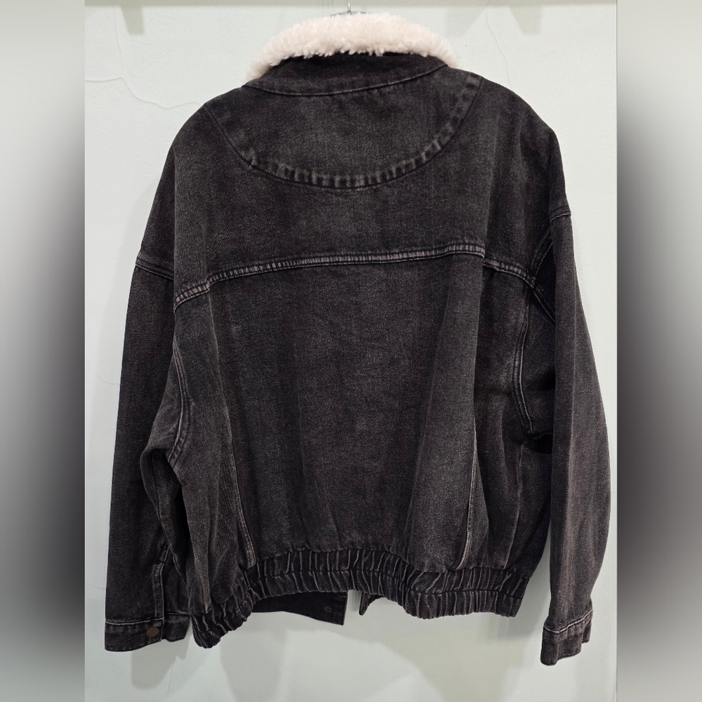 Women's Sherpa Collar Denim Jacket - Picture 7 of 9